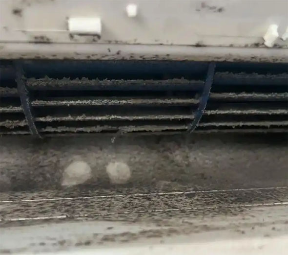 东乌珠穆沁空调吹的风有股烧焦味是怎么回事